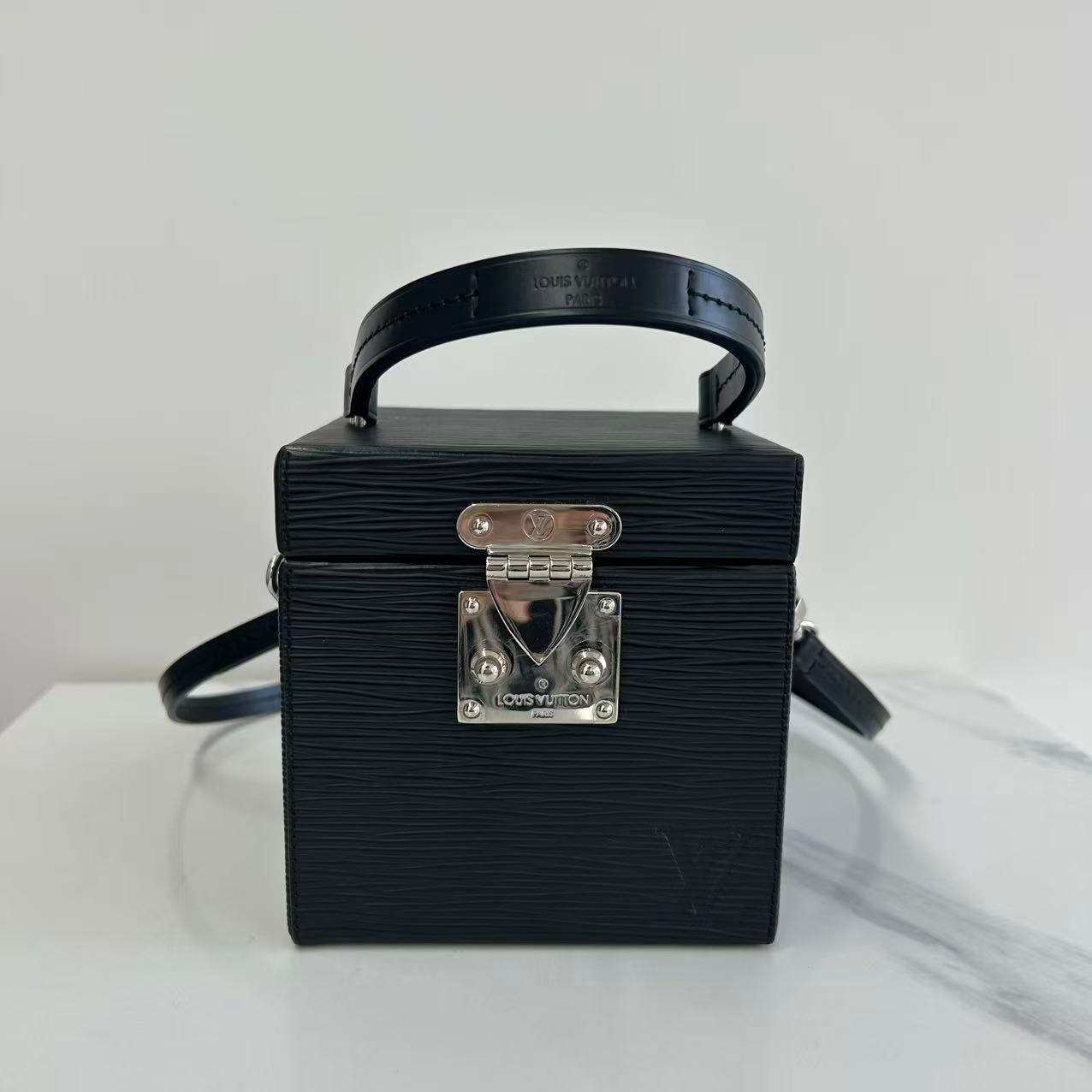 Louis Vuitton Epi Bleecker Box Bag Black – VTG Bags