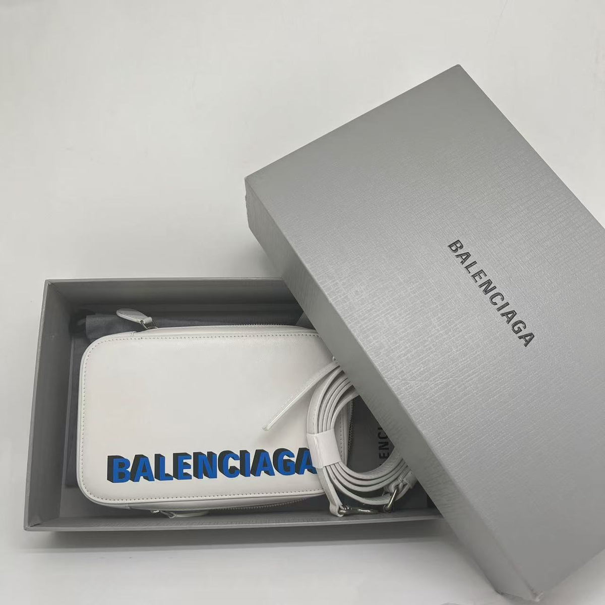 BALENCIAGA Cash Phone And Card Holder Shoulder Bag Leather White