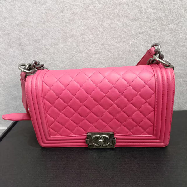 Chanel Boy Flap Quilted Diamond Medium Pink