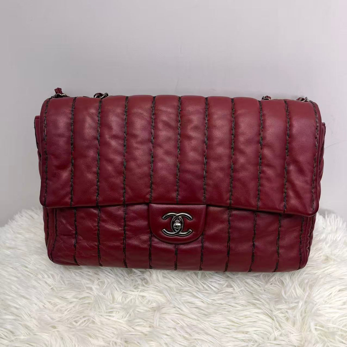 Chanel jumbo red