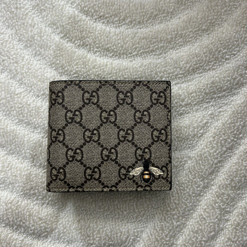 GUCCl GG Supreme Monogram Bee Print Card