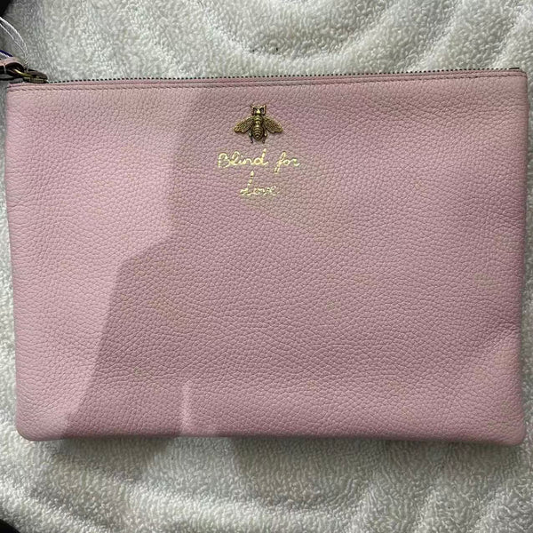 Gucci Blind For Love Zipped Pouch Bag in Pink Leather