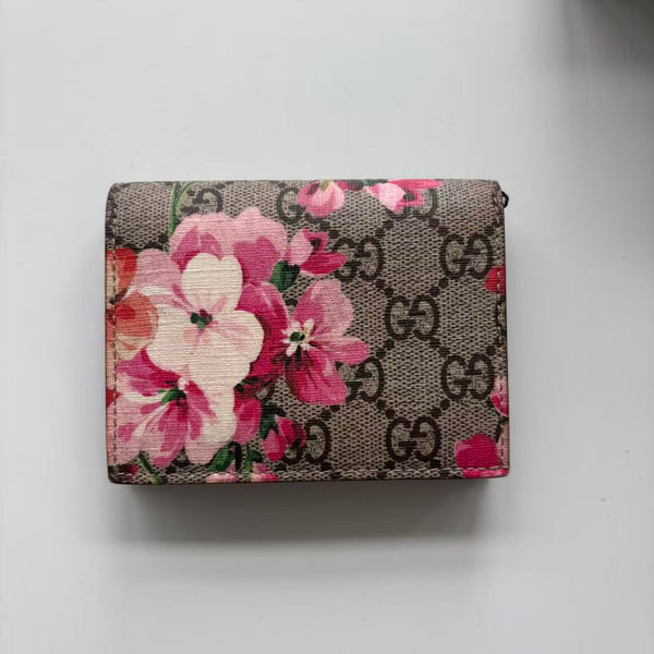 GUCCl GG Supreme Monogram Blooms Card Case Wallet