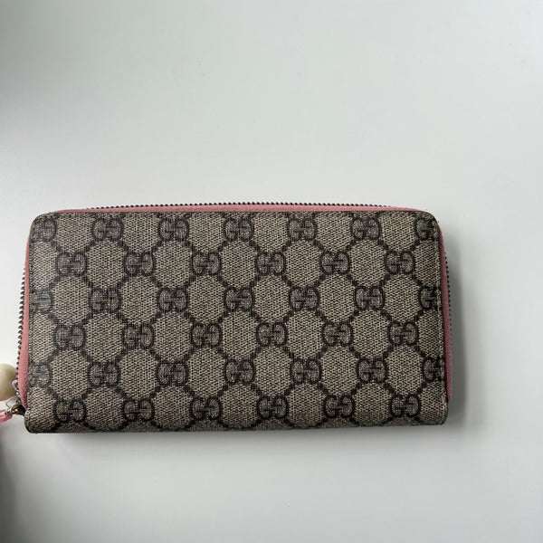 GUCCl GG Supreme Monogram Embroidered Face Zip