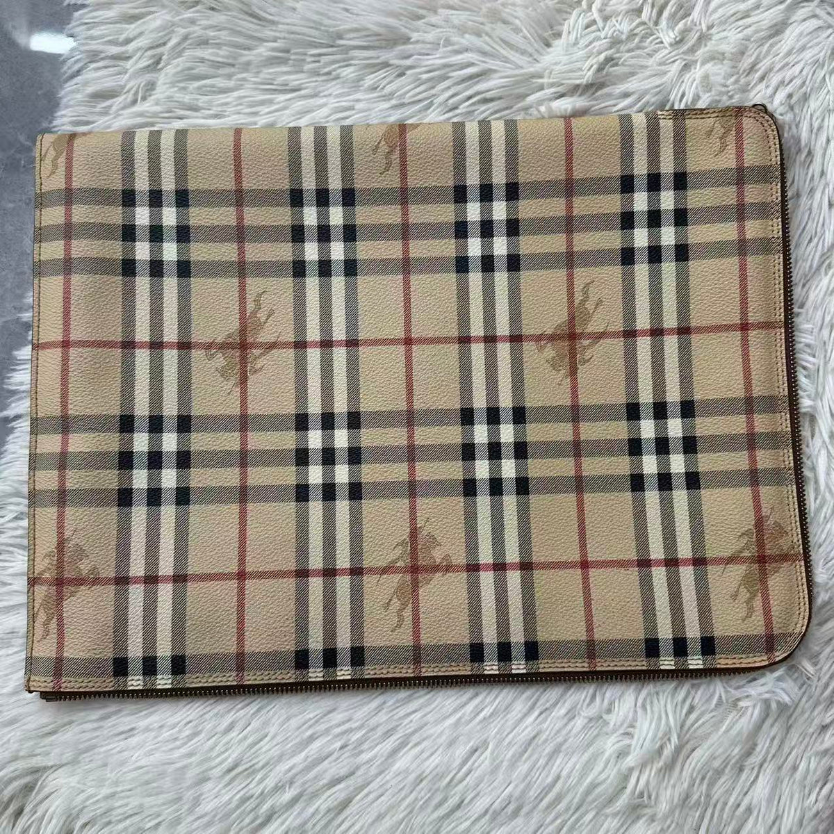 Burberry clutch