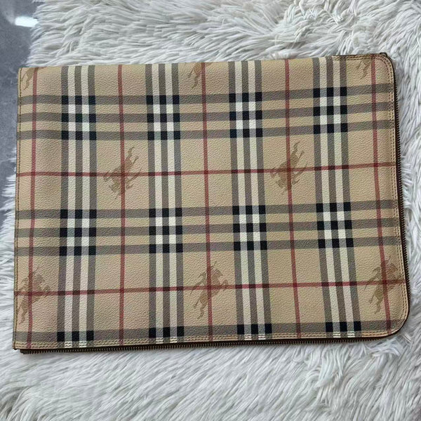 Burberry clutch