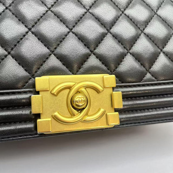 Chanel Boy Handbag Grained Calfskin&Gold-Tone Metal Black