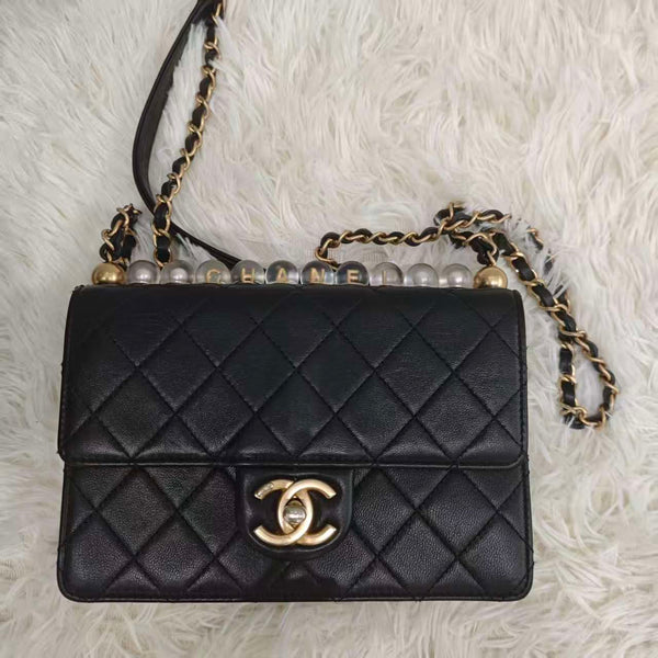 CHANEL Lambskin Quilted Small Chic Pearis Flap Black