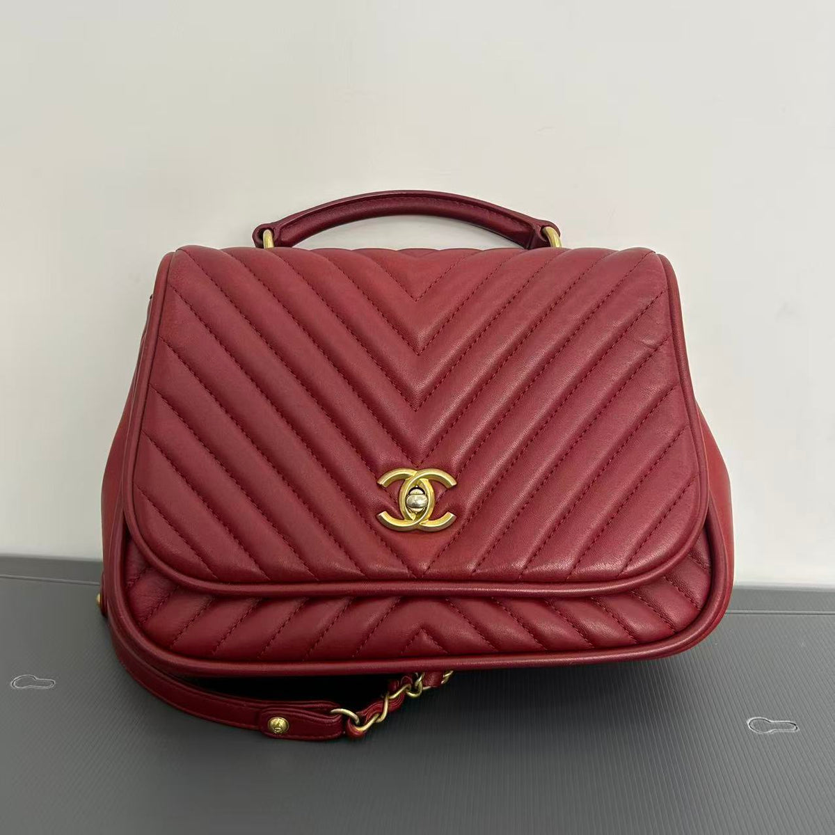 CHANEL Lambskin ReverseChevron Quilted Round
