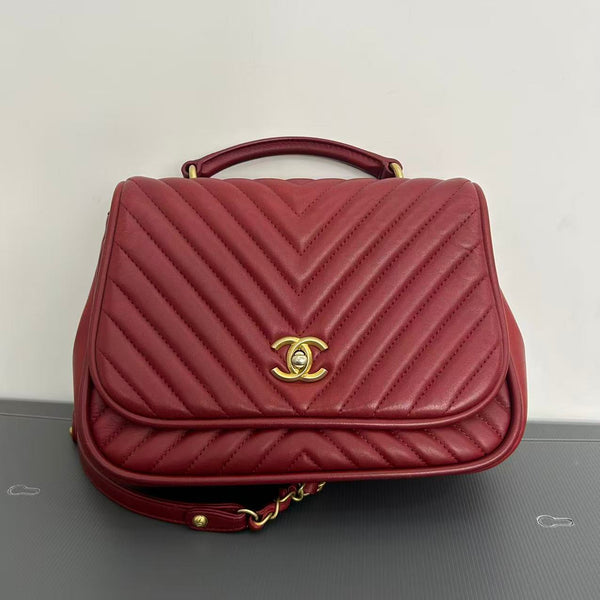 CHANEL Lambskin ReverseChevron Quilted Round