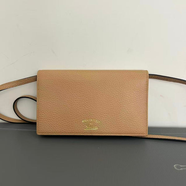 Gucci swing wallet