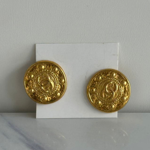 CHANEL Earring metallic gold COCO Mark