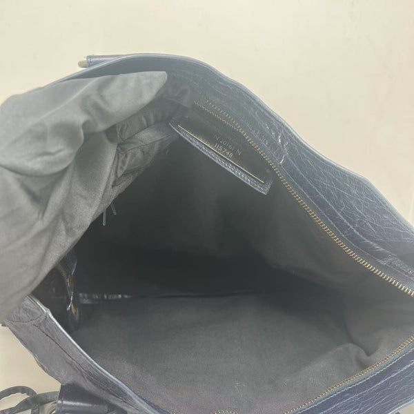 Balenciaga Classic Medium le City Handbag in Black